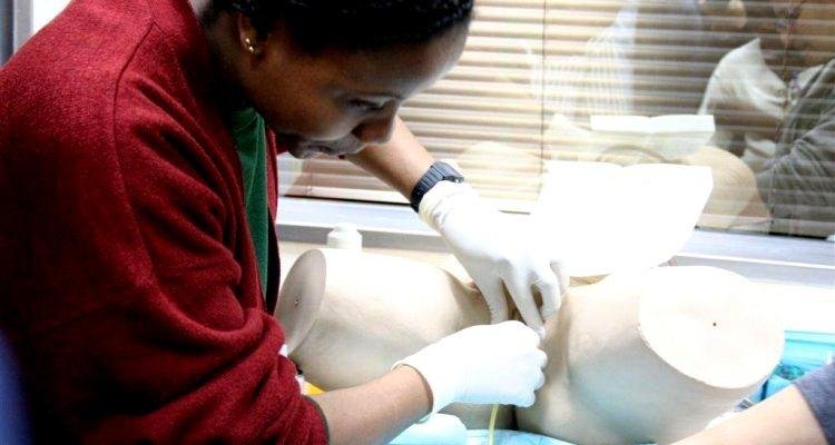 Nurses from Equatorial Guinea practicing nursing skills